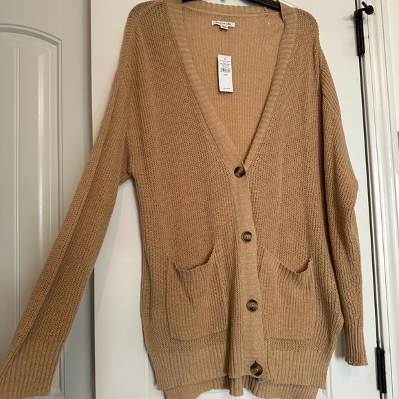 American Eagle Oversized Side Slit Button Up Cardigan - Tan - Picture 4 of 9